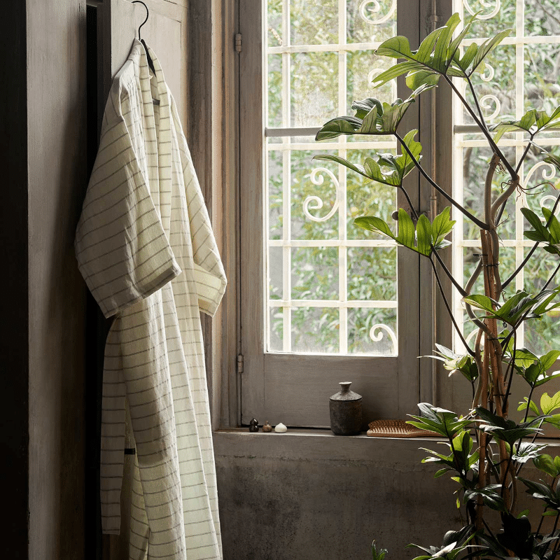 Bademantel - Field off white/chocolate von Ferm Living