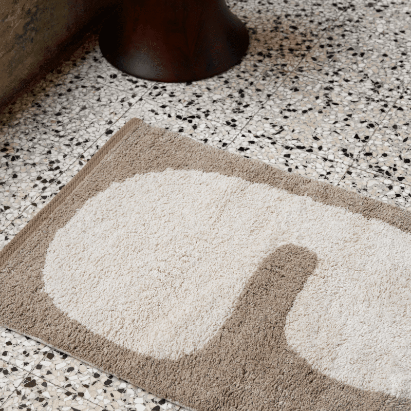 Badematte - Lay washable dark taupe/off-white von Ferm Living