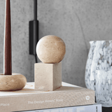 Buchstütze - Marble Savi rund beige von OYOY