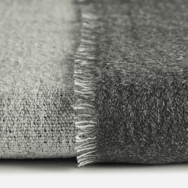 Decke - Double Throw light grey/dark grey von Woud