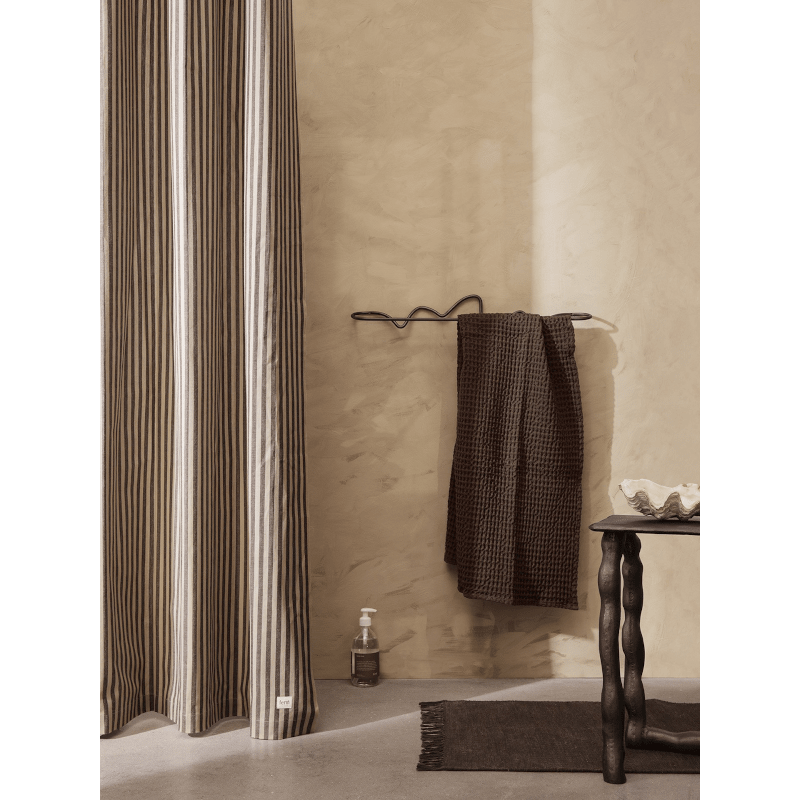 Duschvorhang – Chambray Striped Sand/Black von Ferm Living