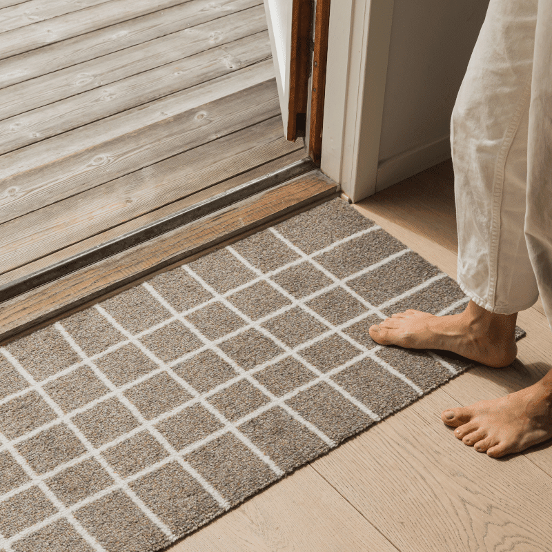 Fussmatte – Hand Travertine von Heymat