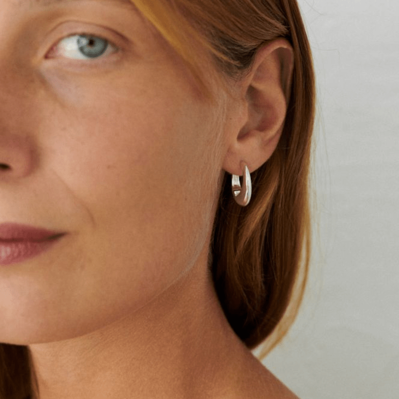 Globe Huggies silber von Pernille Corydon