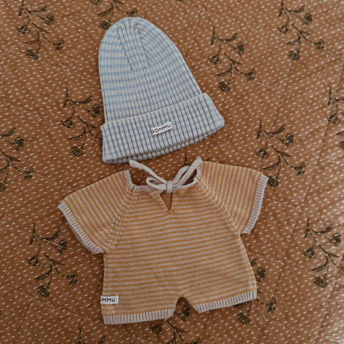 GOMMU - Onesie Short light cream/mustard