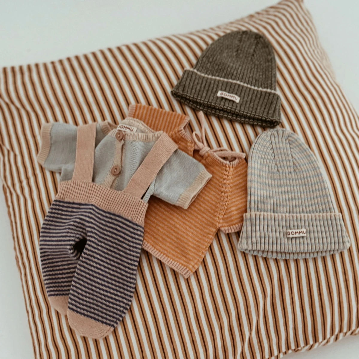 GOMMU - Onesie Short light cream/mustard