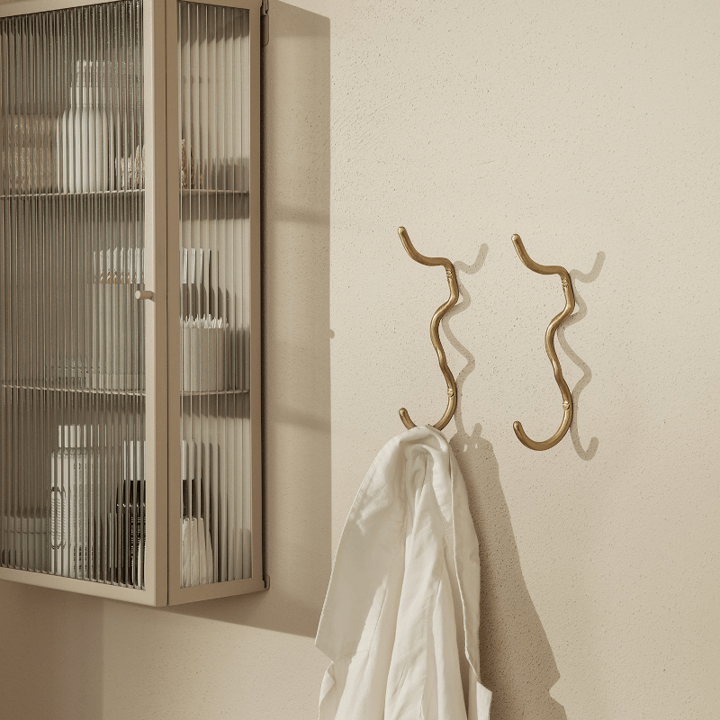 Haken - Curvature brass von Ferm Living