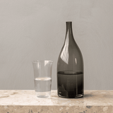 Karaffe - Strandgade smoke glass von MENU