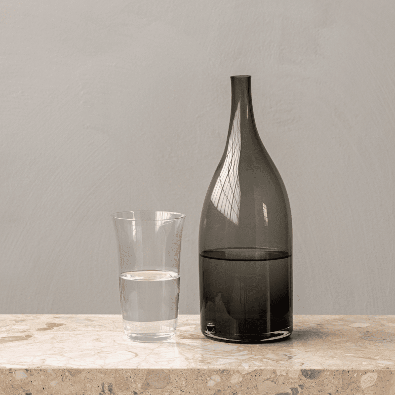 Karaffe - Strandgade smoke glass von MENU