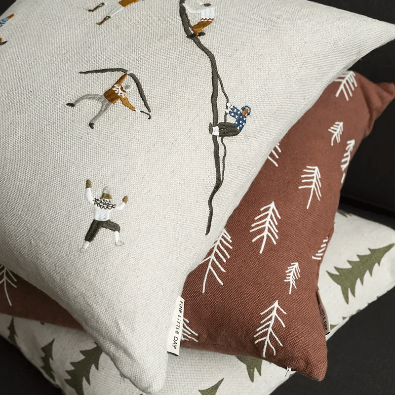 Kissenbezug – MOUNTAIN CLIMBERS gestickt von Fine little Day