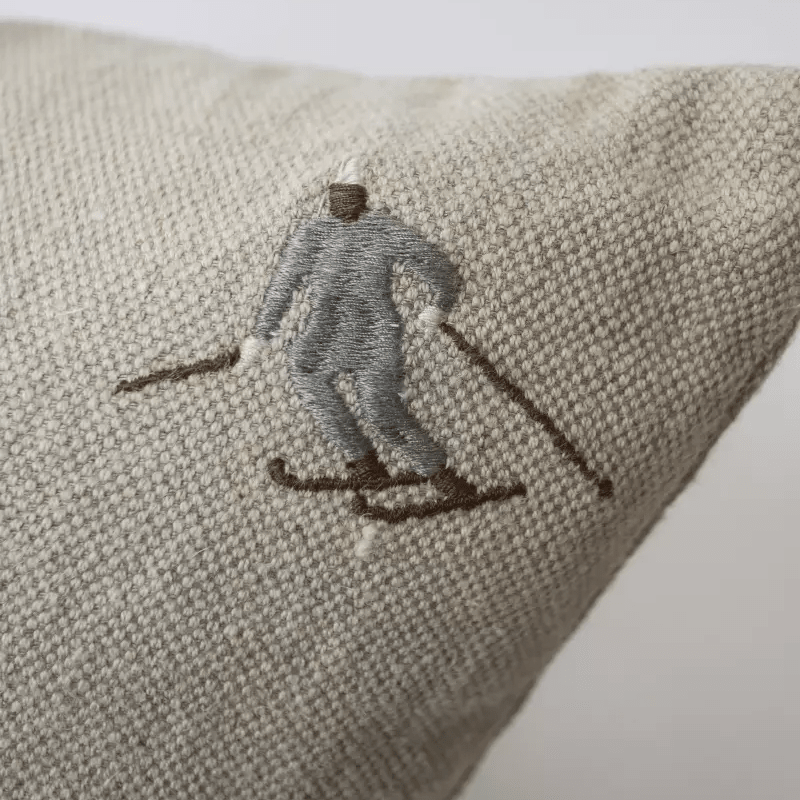 Kissenbezug – SKIERS gestickt von Fine Little Day