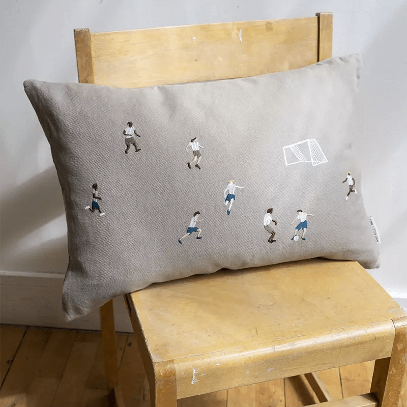 Kissenbezug – SOCCER gestickt von Fine Little Day