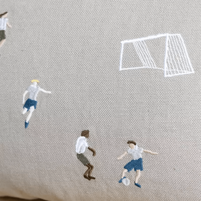 Kissenbezug – SOCCER gestickt von Fine Little Day