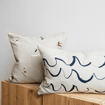 Kissenbezug – SURFERS gestickt von Fine Little Day