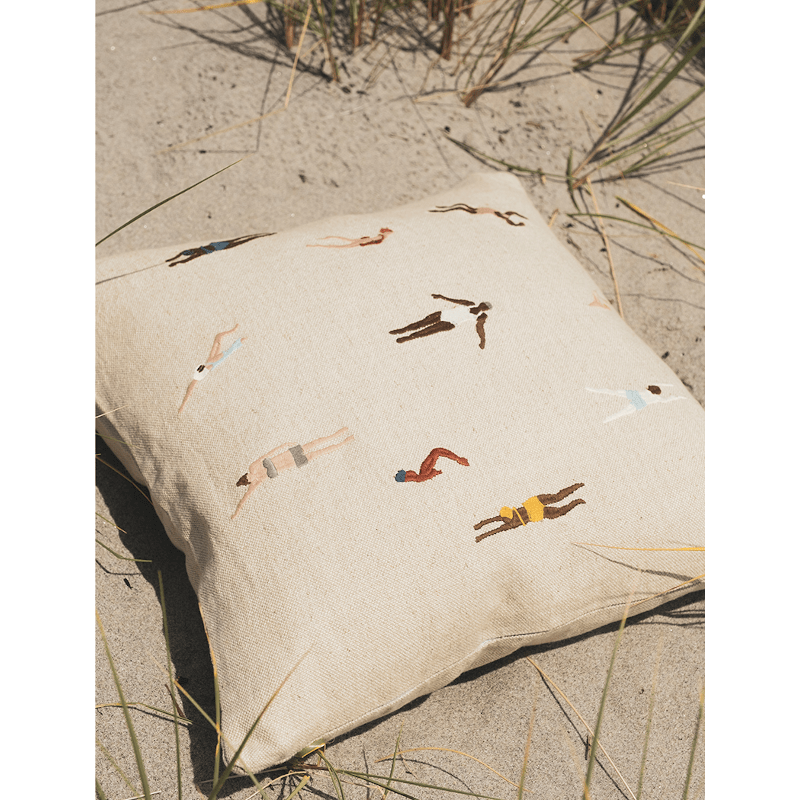 Kissenbezug – SWIMMERS gestickt von Fine Little Day