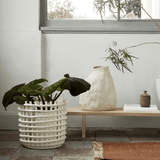Korb – Ceramic Basket Off-White XL von Ferm Living