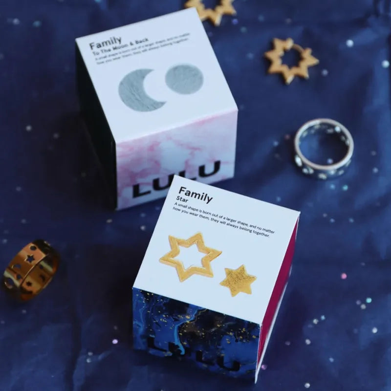 LULU Copenhagen - Ohrring Family To The Moon And Back Silber