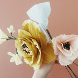 Papierblume - Ice Poppy ochra von Studio About