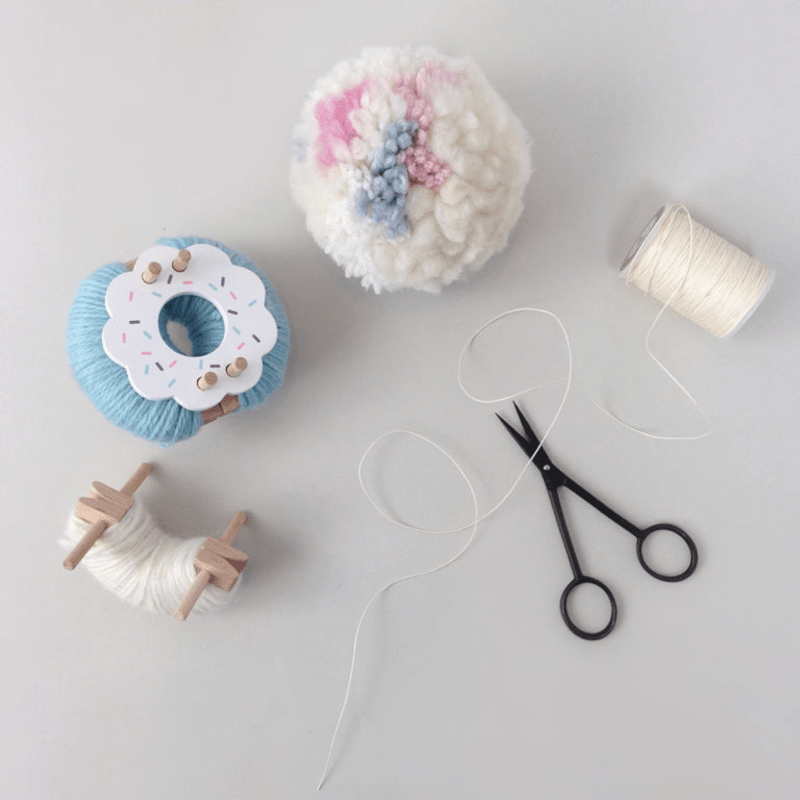 Pompon Maker - Donut vanille von Pom Maker