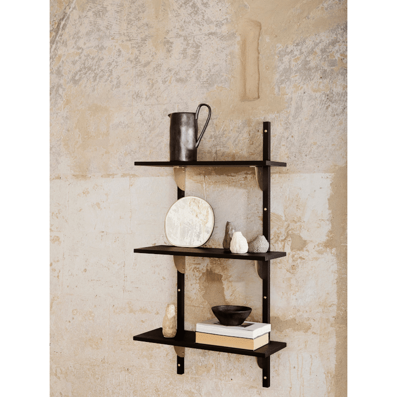 Regal - Sector triple/narrow black ash/brass von Ferm Living
