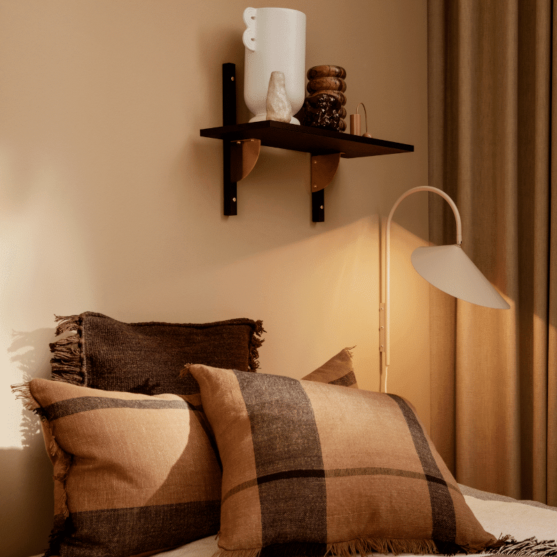 Regal - Sector single/narrow black ash/brass von Ferm Living