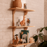 Regal - Sector triple/narrow natural oak/brass von Ferm Living