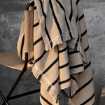 Strandtuch - Alee sand/black von Ferm Living