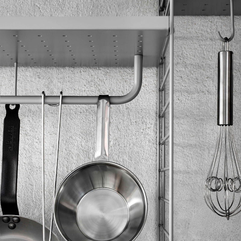 String – Stange L grau von String Furniture