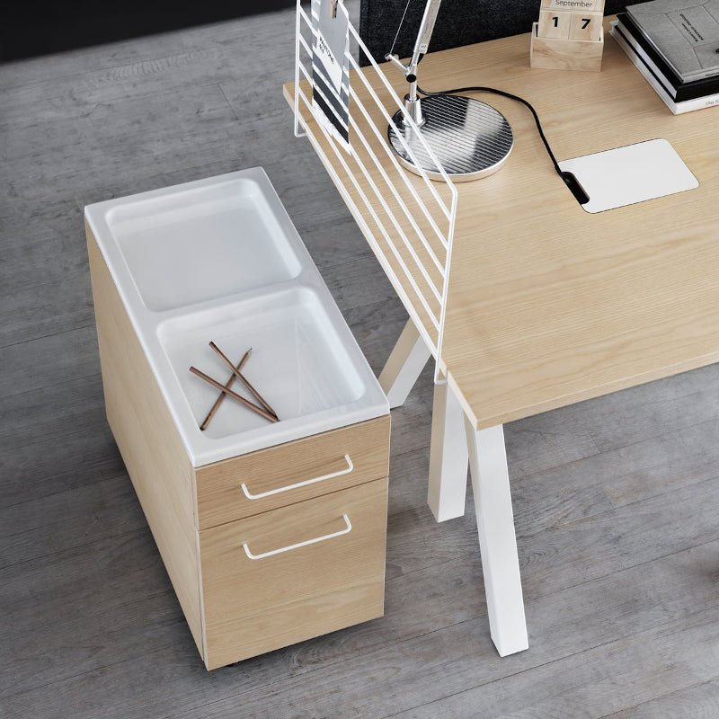 String – Works Korpus Esche von String Furniture