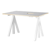 String – Works höhenverstellbarer Schreibtisch hellgrau B120 von String Furniture