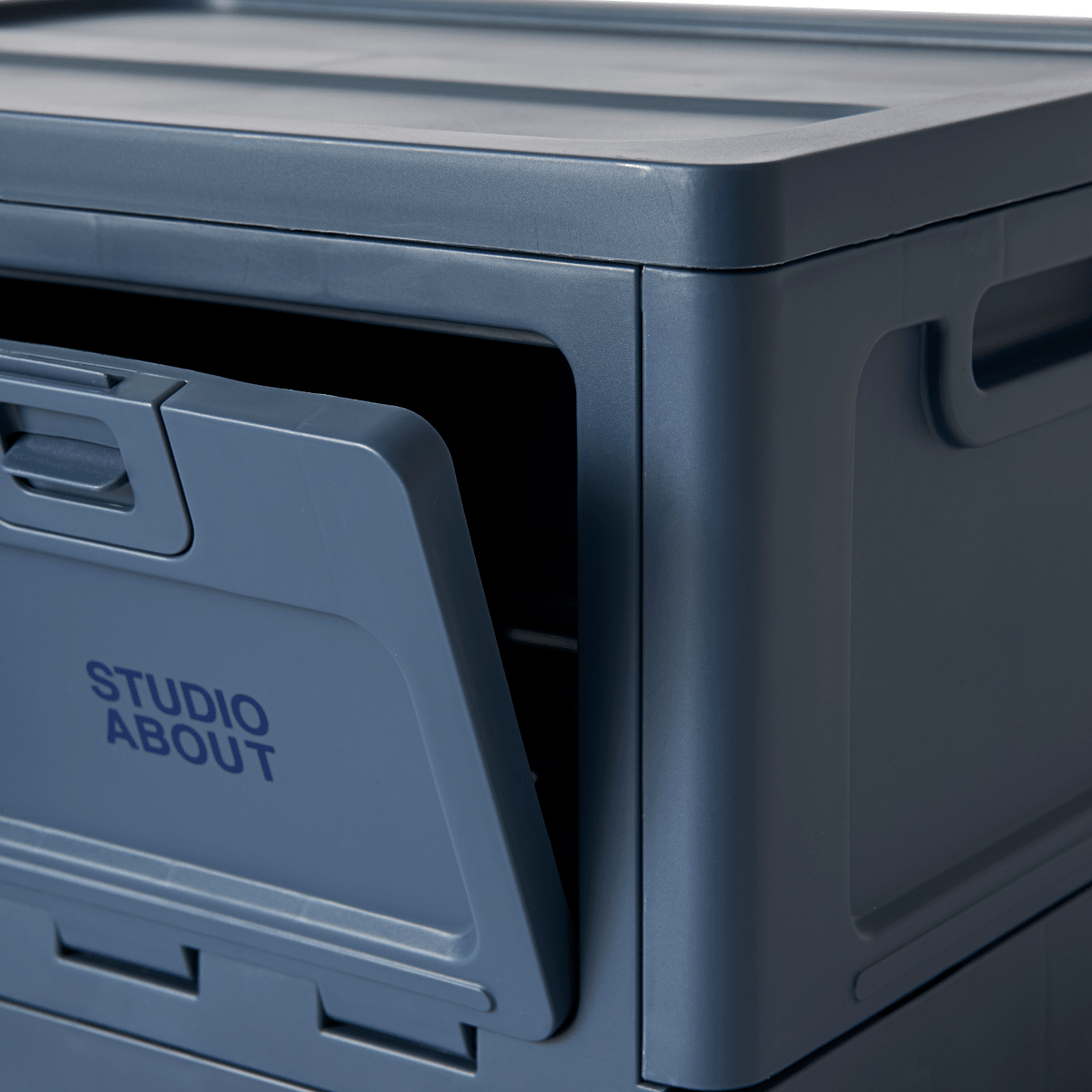 Studio About - Box small dark blue

