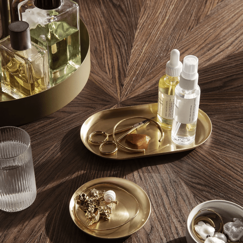 Tray - Basho oval Brass von Ferm Living